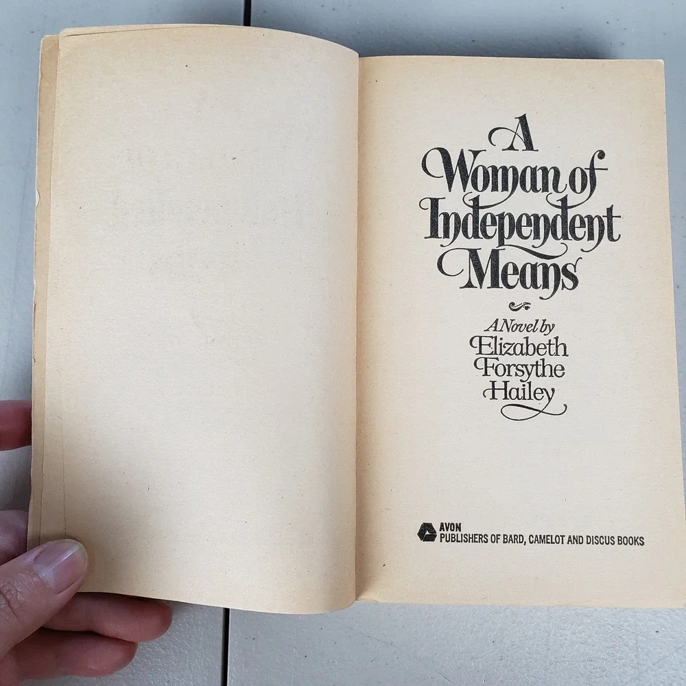 A Woman of Independent Means Elizabeth Forsythe Hailey 1979 Avon Paperback Novel
